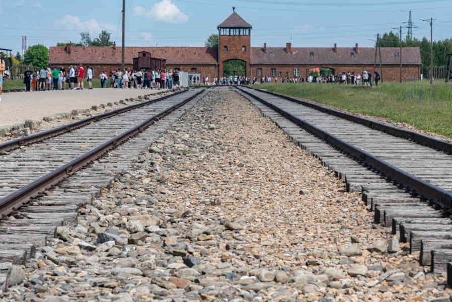 Polonia 054 - Auschwitz ll-Birkenau.jpg
